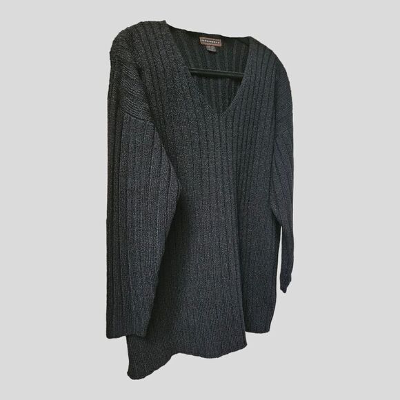 YARNWORKS Women's Oversized Black V- Neck Sweater - Picture 5 of 10